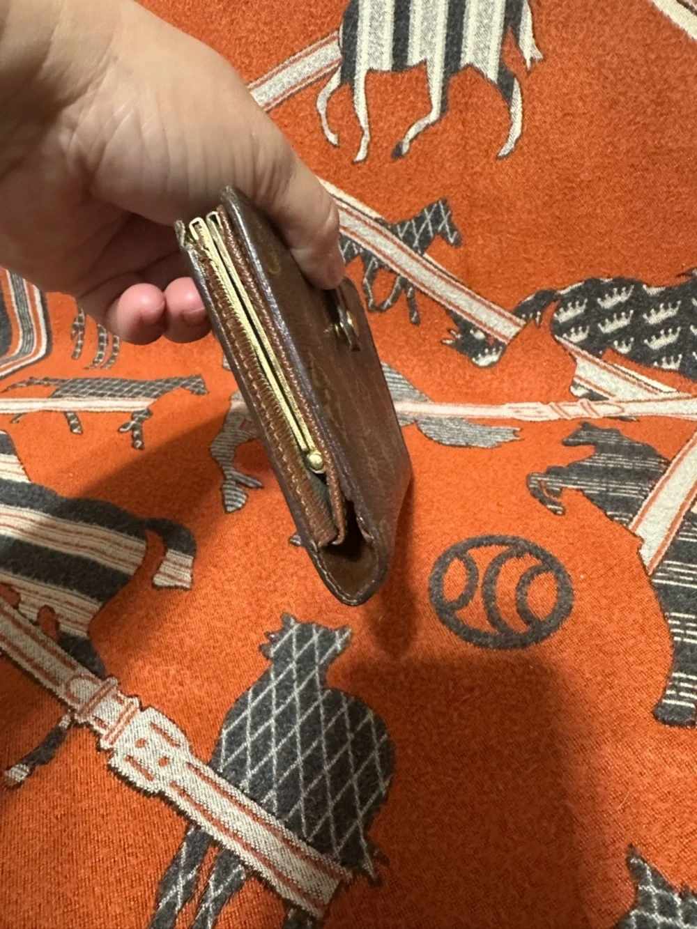 LOUIS VUITTON ❤️🌟SD1918 MONOGRAM KISSLOCK LONG WALLET ⭐️ - Picture 3 of 9